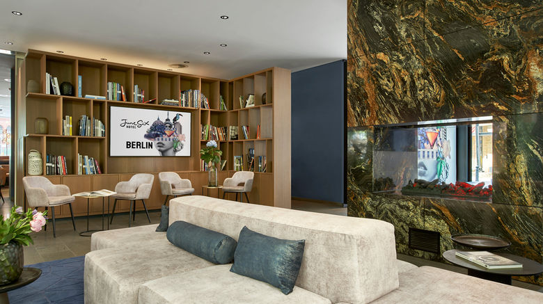 <b>June Six Hotel Berlin West City Lobby</b>. Images powered by <a href="https://www.leonardoworldwide.com/" title="Leonardo Worldwide" target="_blank">Leonardo</a>.