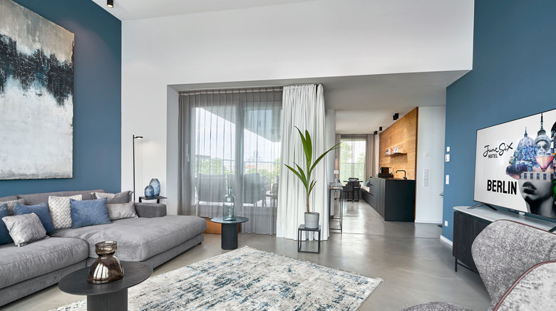 <b>June Six Hotel Berlin West City Room</b>. Images powered by <a href="https://www.leonardoworldwide.com/" title="Leonardo Worldwide" target="_blank">Leonardo</a>.