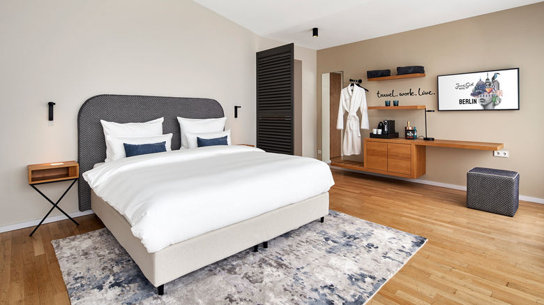 <b>June Six Hotel Berlin West City Room</b>. Images powered by <a href="https://www.leonardoworldwide.com/" title="Leonardo Worldwide" target="_blank">Leonardo</a>.