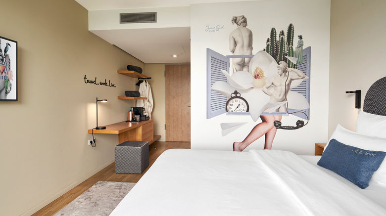 <b>June Six Hotel Berlin West City Room</b>. Images powered by <a href="https://www.leonardoworldwide.com/" title="Leonardo Worldwide" target="_blank">Leonardo</a>.