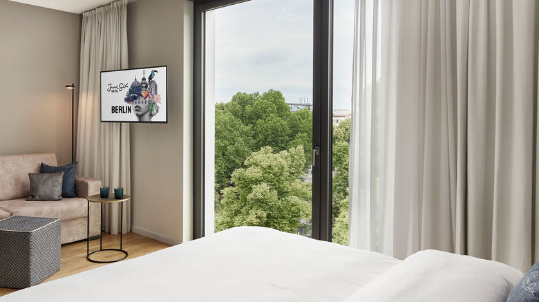 <b>June Six Hotel Berlin West City Room</b>. Images powered by <a href="https://www.leonardoworldwide.com/" title="Leonardo Worldwide" target="_blank">Leonardo</a>.