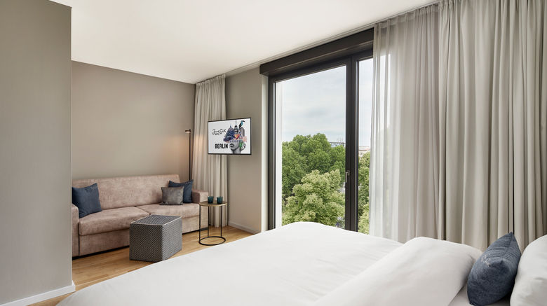 <b>June Six Hotel Berlin West City Room</b>. Images powered by <a href="https://www.leonardoworldwide.com/" title="Leonardo Worldwide" target="_blank">Leonardo</a>.
