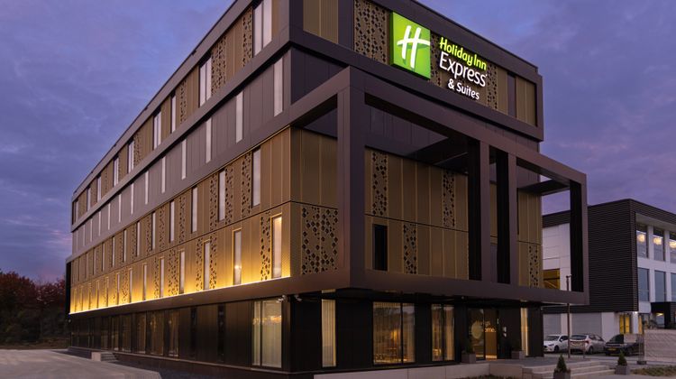 Holiday Inn Express & Suites Deventer Exterior