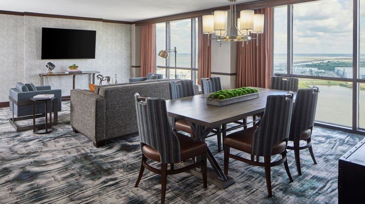 Renaissance Riverview Plaza Hotel Mobile Suite