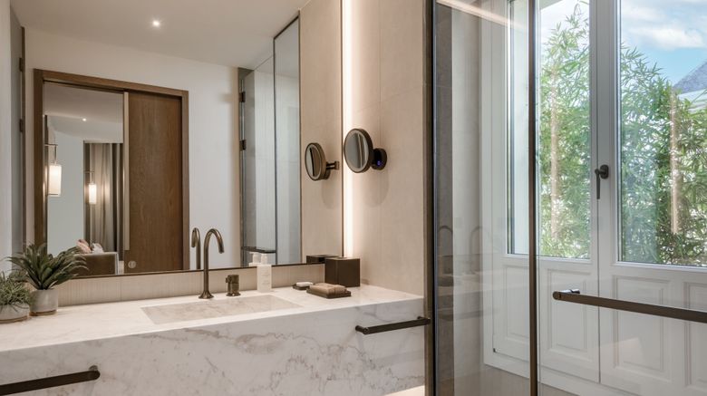 <b>JW Marriott Hotel Madrid Suite</b>. Images powered by <a href="https://www.leonardoworldwide.com/" title="Leonardo Worldwide" target="_blank">Leonardo</a>.