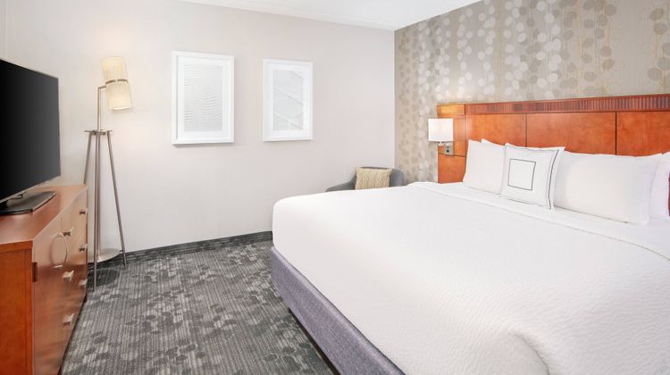 Courtyard Birmingham Homewood Suite