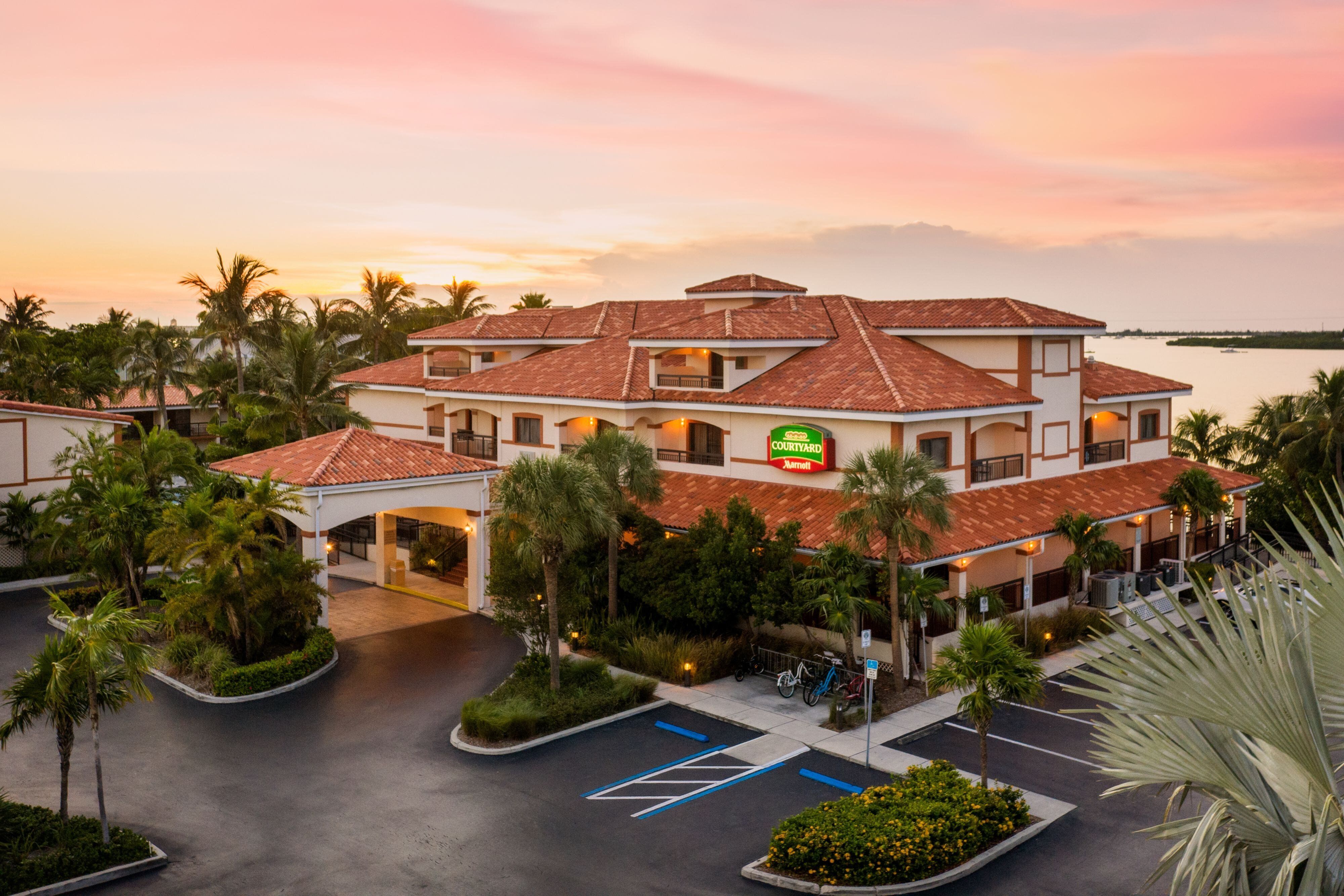 Parrot key shop hotel and villas