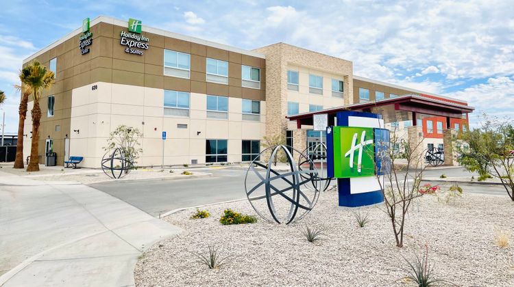 Holiday Inn Express & Suites Blythe Exterior