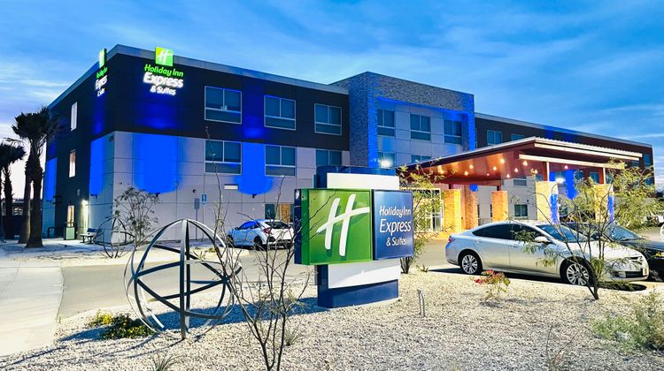 Holiday Inn Express & Suites Blythe Exterior