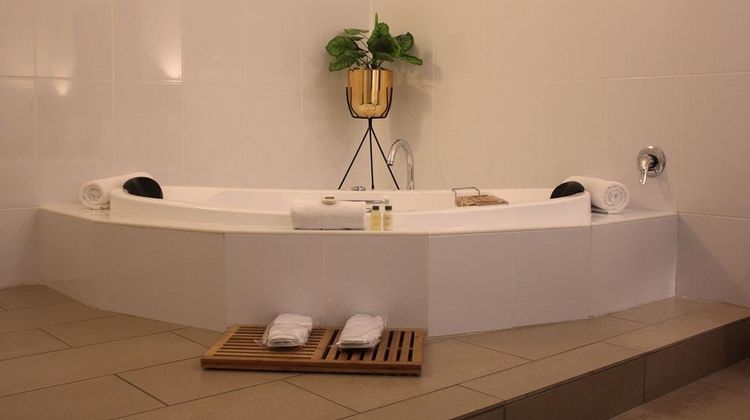 Swan Hill Resort Suite