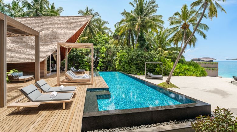<b>The St. Regis Maldives Vommuli Resort Pool</b>. Images powered by <a href="https://www.leonardoworldwide.com/" title="Leonardo Worldwide" target="_blank">Leonardo</a>.