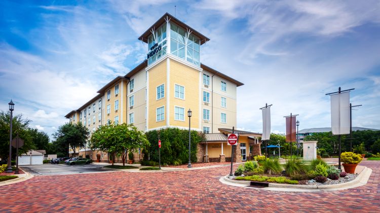Hotel Indigo Jacksonville Deerwood Park Exterior