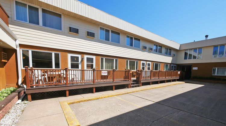 Magnuson Hotel Copper Crown Exterior