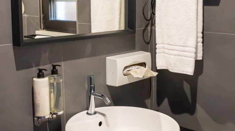 <b>Hotel Roxy Room</b>. Images powered by <a href="https://www.leonardoworldwide.com/" title="Leonardo Worldwide" target="_blank">Leonardo</a>.
