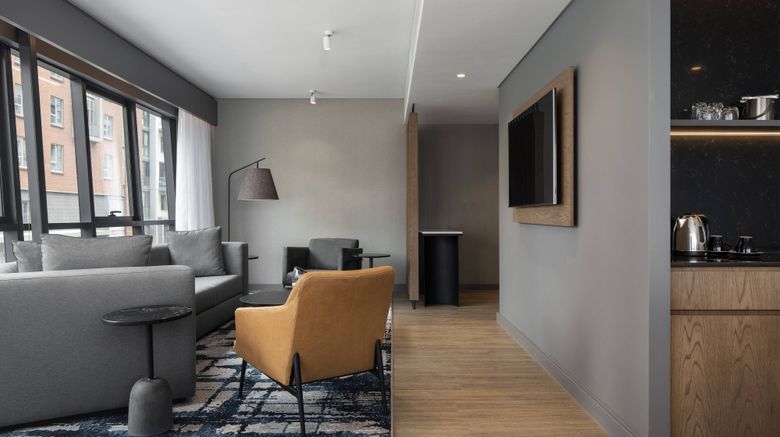 <b>Johannesburg Marriott Hotel Melrose Arch Suite</b>. Images powered by <a href="https://www.leonardoworldwide.com/" title="Leonardo Worldwide" target="_blank">Leonardo</a>.