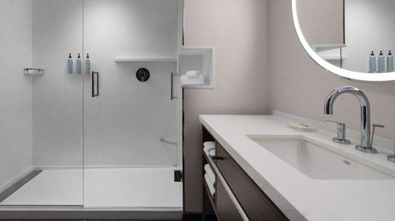 <b>Courtyard Calgary Downtown Room</b>. Images powered by <a href="https://www.leonardoworldwide.com/" title="Leonardo Worldwide" target="_blank">Leonardo</a>.