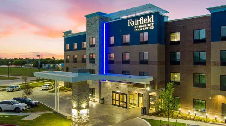 Fairfield Inn & Suites South Denton Area Exterior