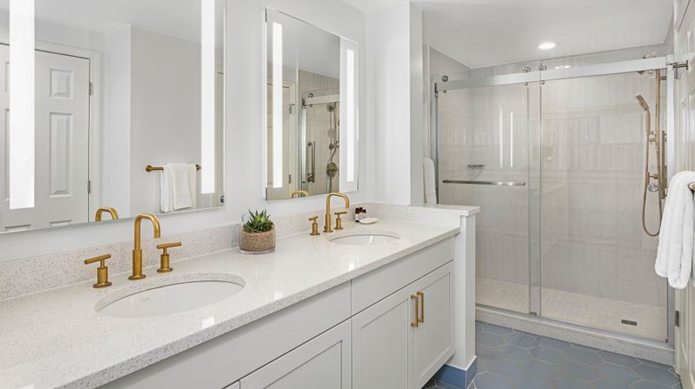 <b>Marriott's Legends Edge at Baypoint Room</b>. Images powered by <a href="https://www.leonardoworldwide.com/" title="Leonardo Worldwide" target="_blank">Leonardo</a>.