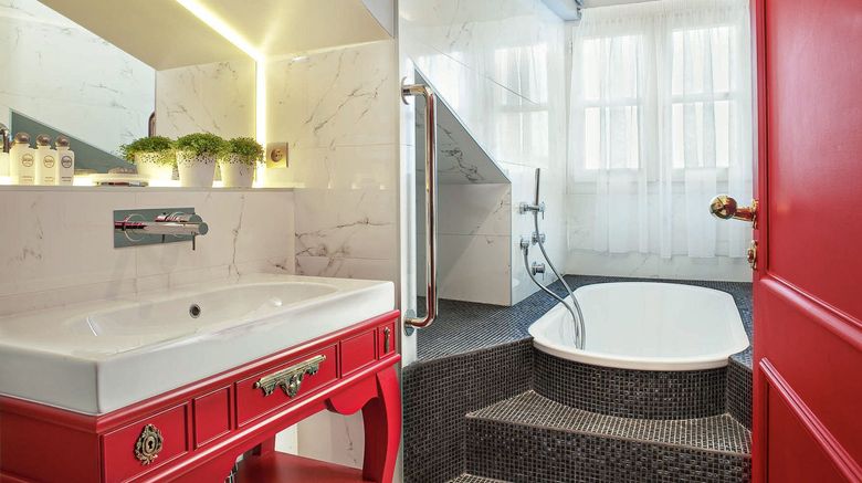 <b>La Maison Favart Room</b>. Images powered by <a href="https://www.leonardoworldwide.com/" title="Leonardo Worldwide" target="_blank">Leonardo</a>.