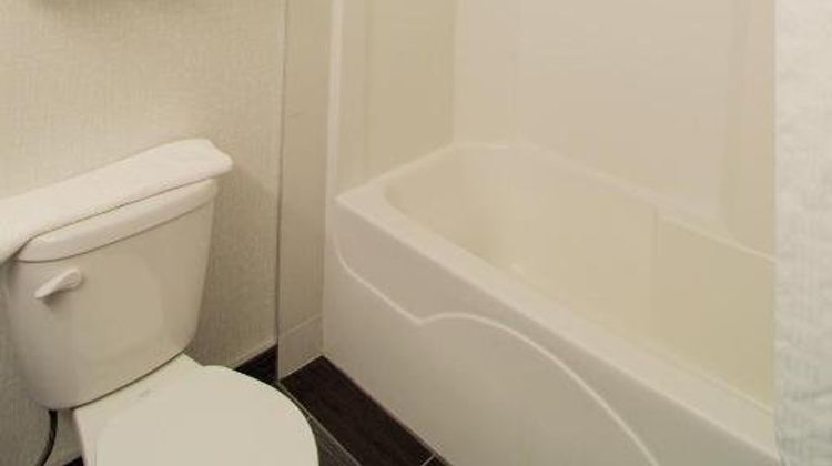Paradise Inn & Suites Redwater Room