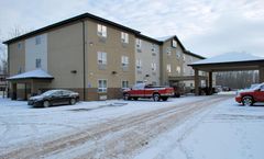 Paradise Inn & Suites Redwater