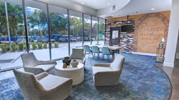 Holiday Inn University Center Lobby