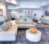 Holiday Inn University Center Lobby