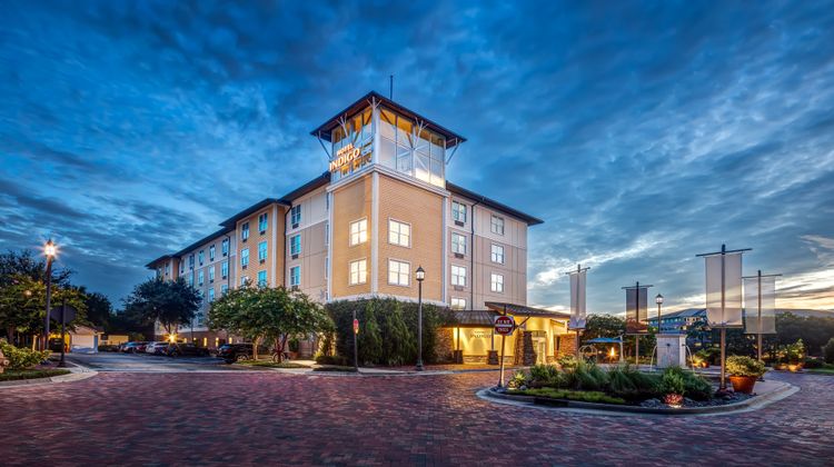 Hotel Indigo Jacksonville Deerwood Park Exterior