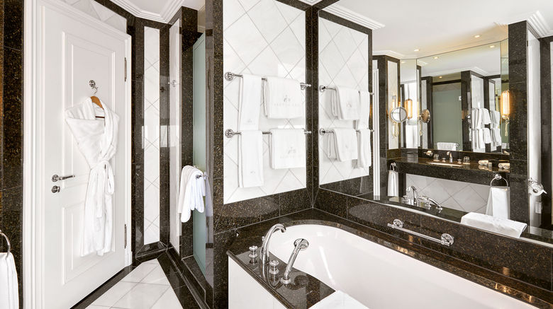 <b>Hotel Baur au Lac Room</b>. Images powered by <a href="https://www.leonardoworldwide.com/" title="Leonardo Worldwide" target="_blank">Leonardo</a>.
