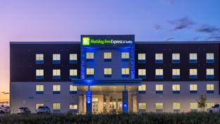Holiday Inn Express & Suites Watertown