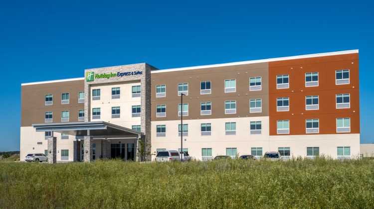 Holiday Inn Express & Suites Watertown Exterior