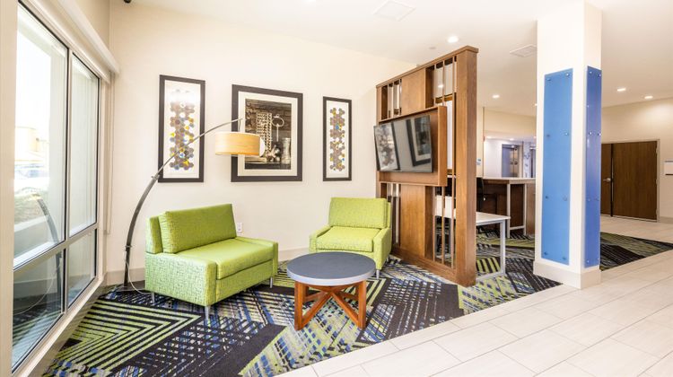 Holiday Inn Express & Suites San Jose Lobby