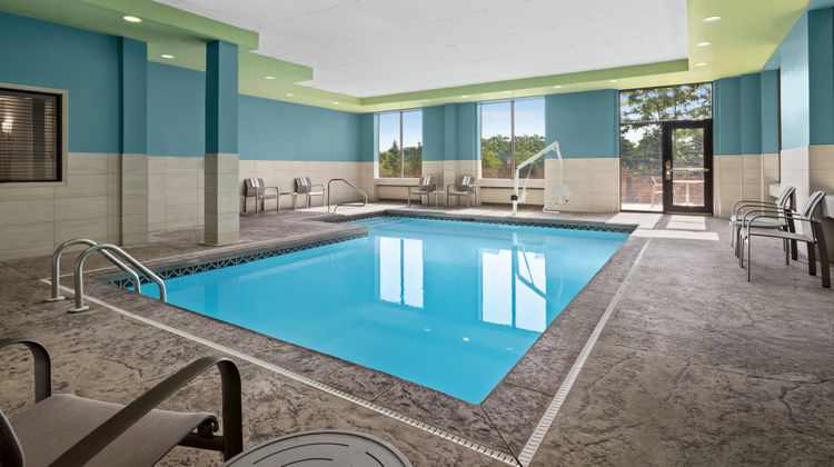 Holiday Inn Express/Stes Akron Reg Arpt Pool