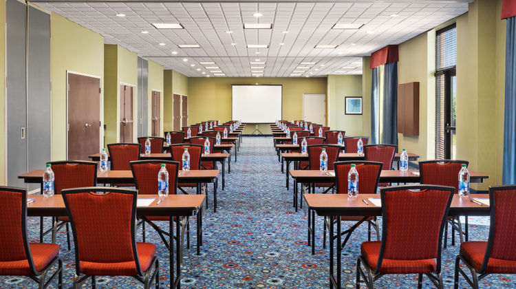 Holiday Inn Express/Stes Akron Reg Arpt Meeting