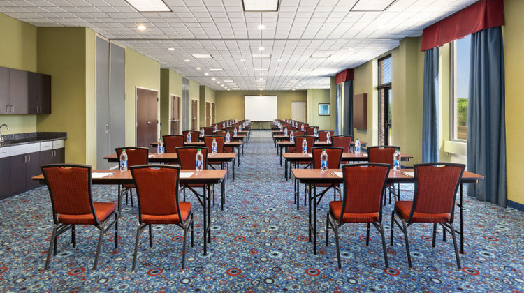 Holiday Inn Express/Stes Akron Reg Arpt Meeting