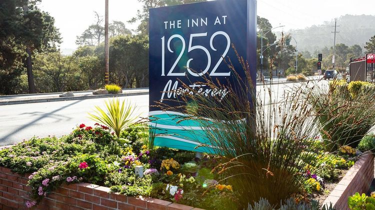 The Inn at 1252 Monterey Exterior