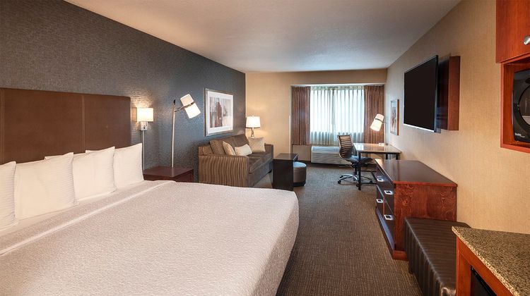 Silver Cloud Inn Room