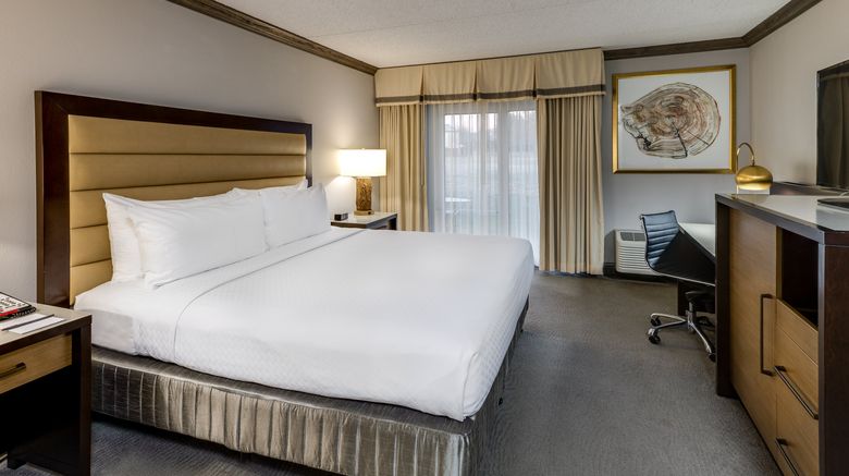 <b>Crowne Plaza Resort Asheville Suite</b>. Images powered by <a href="https://www.leonardoworldwide.com/" title="Leonardo Worldwide" target="_blank">Leonardo</a>.
