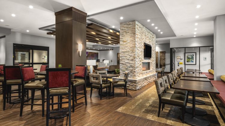 Staybridge Suites Downtown-Lake Union Lobby