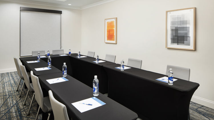 Holiday Inn Express Hotel & Suites Meeting