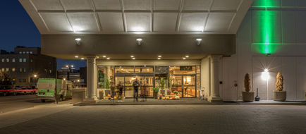 Holiday Inn Portland-by the Bay Exterior