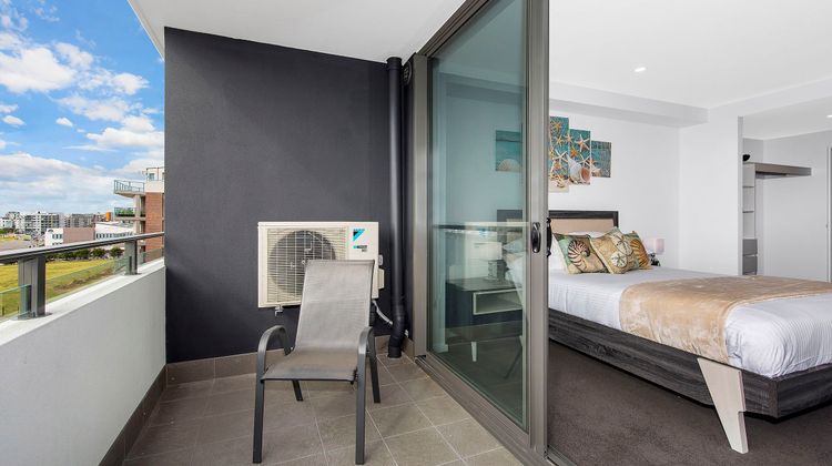 Astra Apartments Newcastle Room