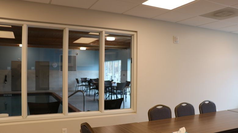 <b>Holiday Inn Express & Suites Meeting</b>. Images powered by <a href="https://www.leonardoworldwide.com/" title="Leonardo Worldwide" target="_blank">Leonardo</a>.