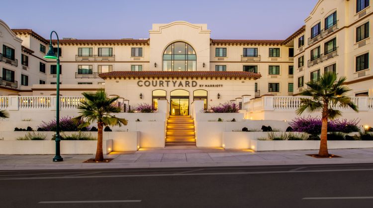 Courtyard Santa Cruz Exterior