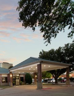 Courtyard by Marriott Addison Quorum