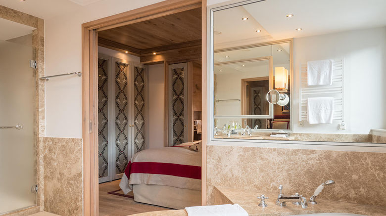 <b>Alpin Resort Sacher Seefeld - Tirol Room</b>. Images powered by <a href="https://www.leonardoworldwide.com/" title="Leonardo Worldwide" target="_blank">Leonardo</a>.
