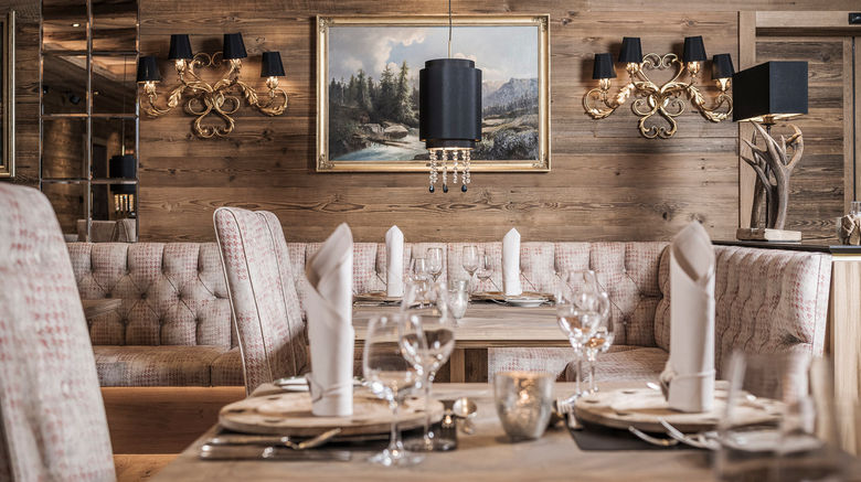 <b>Alpin Resort Sacher Seefeld - Tirol Restaurant</b>. Images powered by <a href="https://www.leonardoworldwide.com/" title="Leonardo Worldwide" target="_blank">Leonardo</a>.