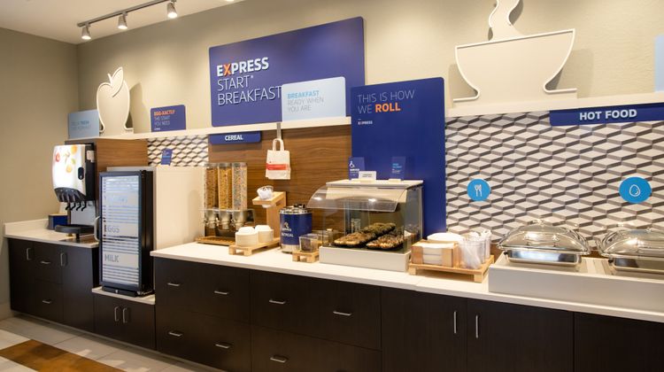 Holiday Inn Express Marshfield Restaurant