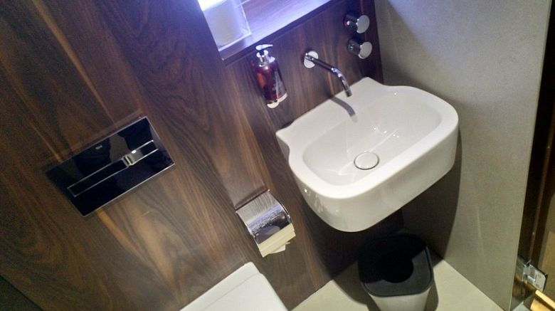 <b>Bloc Hotel Gatwick Airport Room</b>. Images powered by <a href="https://www.leonardoworldwide.com/" title="Leonardo Worldwide" target="_blank">Leonardo</a>.