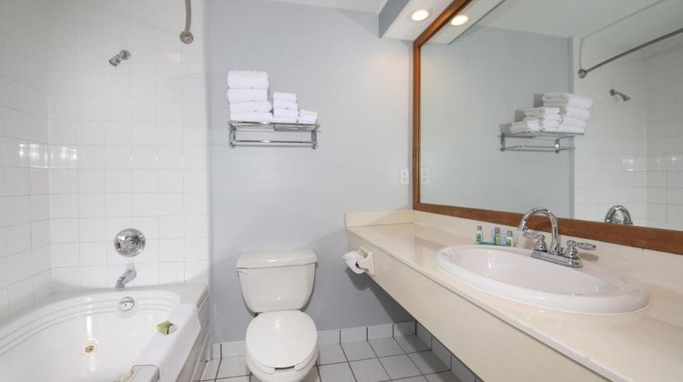 Loyalist Country Inn & Conference Centre Room